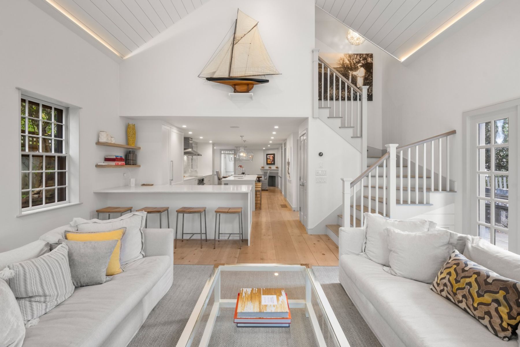 21.5 Hussey Street (21 1/2)
