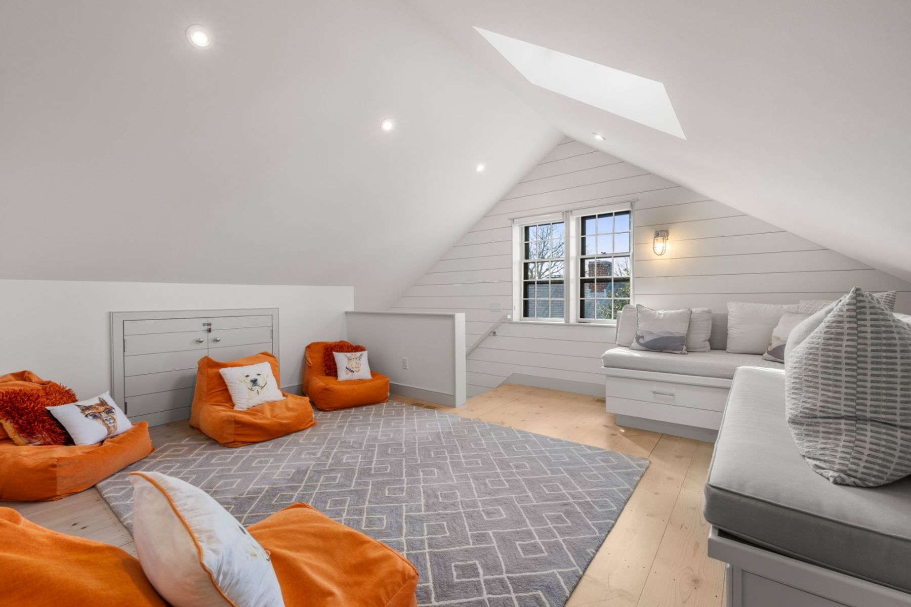 21.5 Hussey Street (21 1/2)
