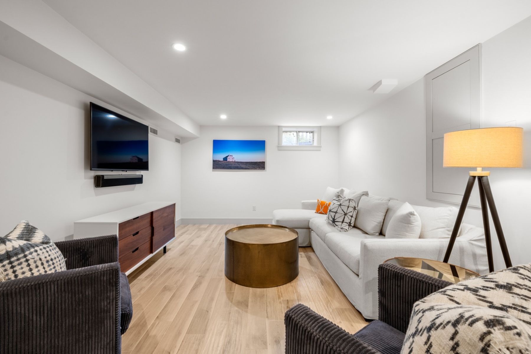 21.5 Hussey Street (21 1/2)