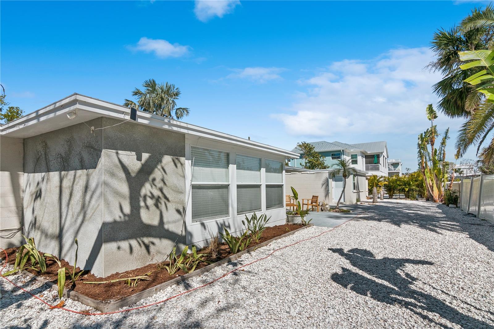 578-580 COMPANION WAY