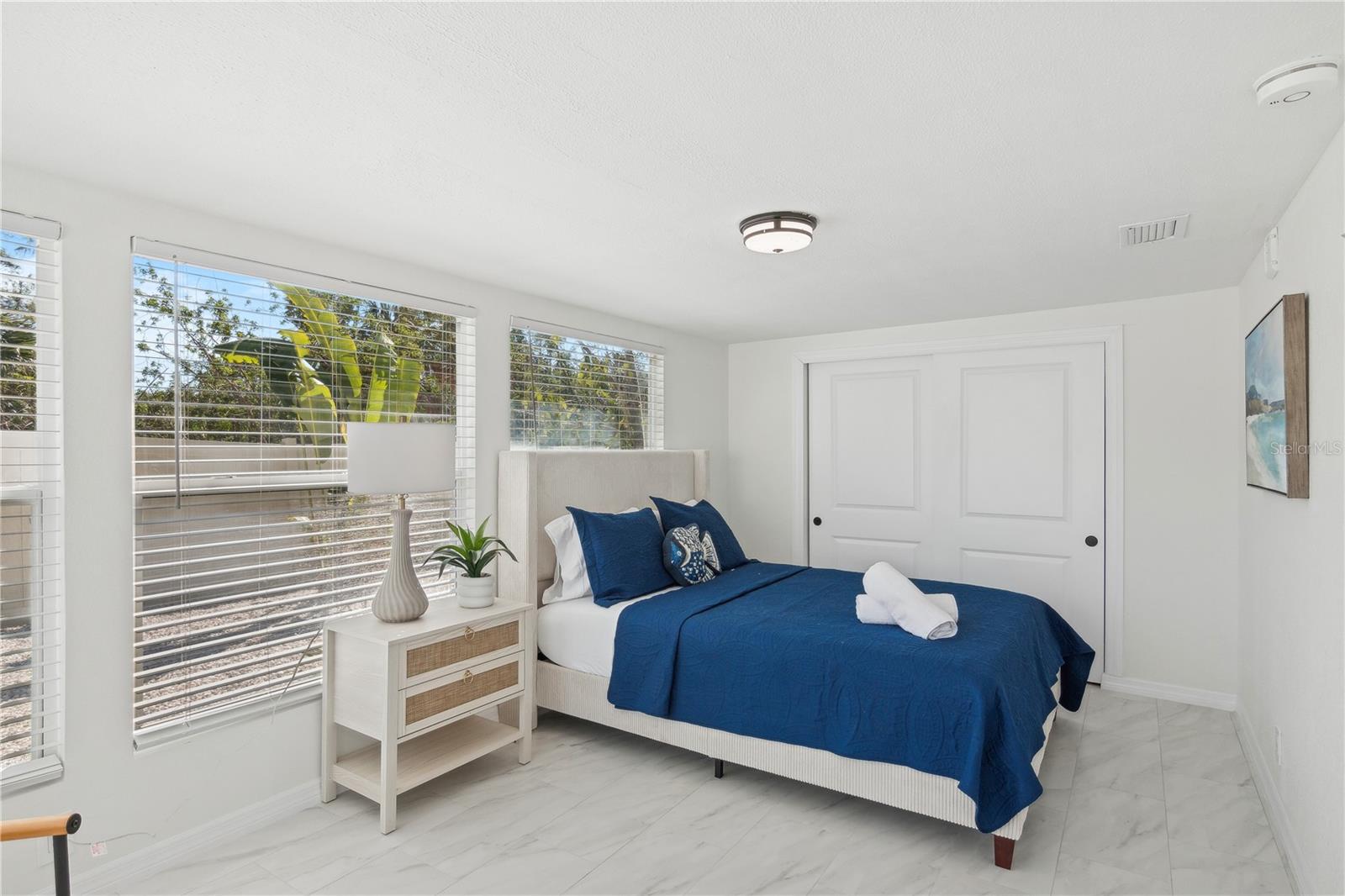 578-580 COMPANION WAY