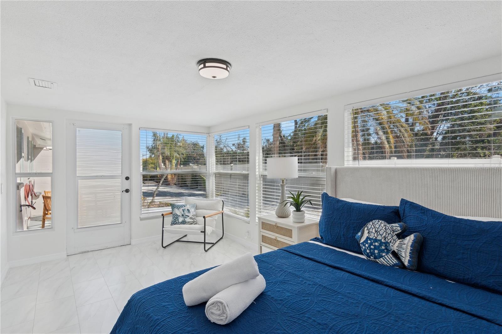 578-580 COMPANION WAY
