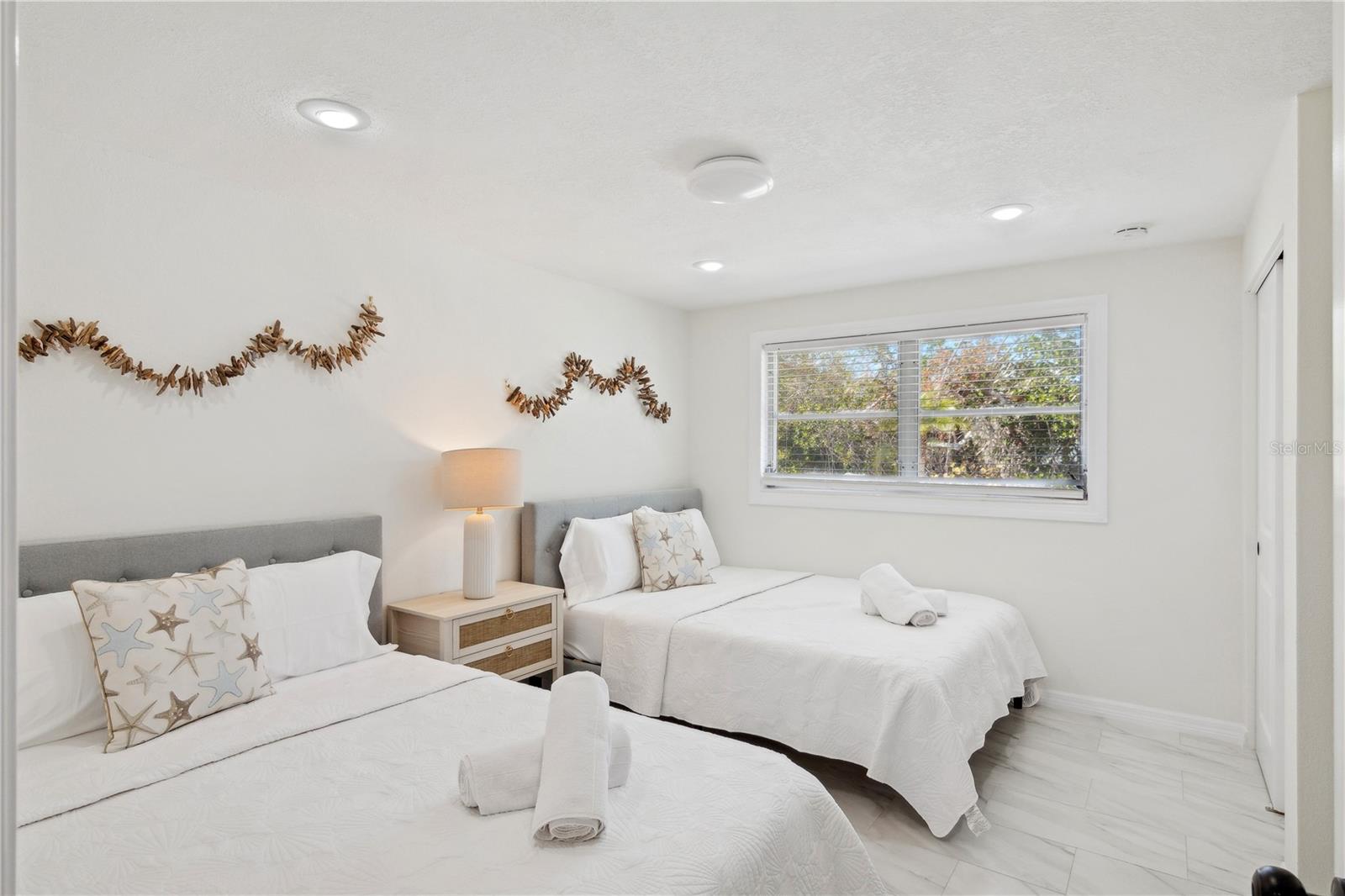 578-580 COMPANION WAY