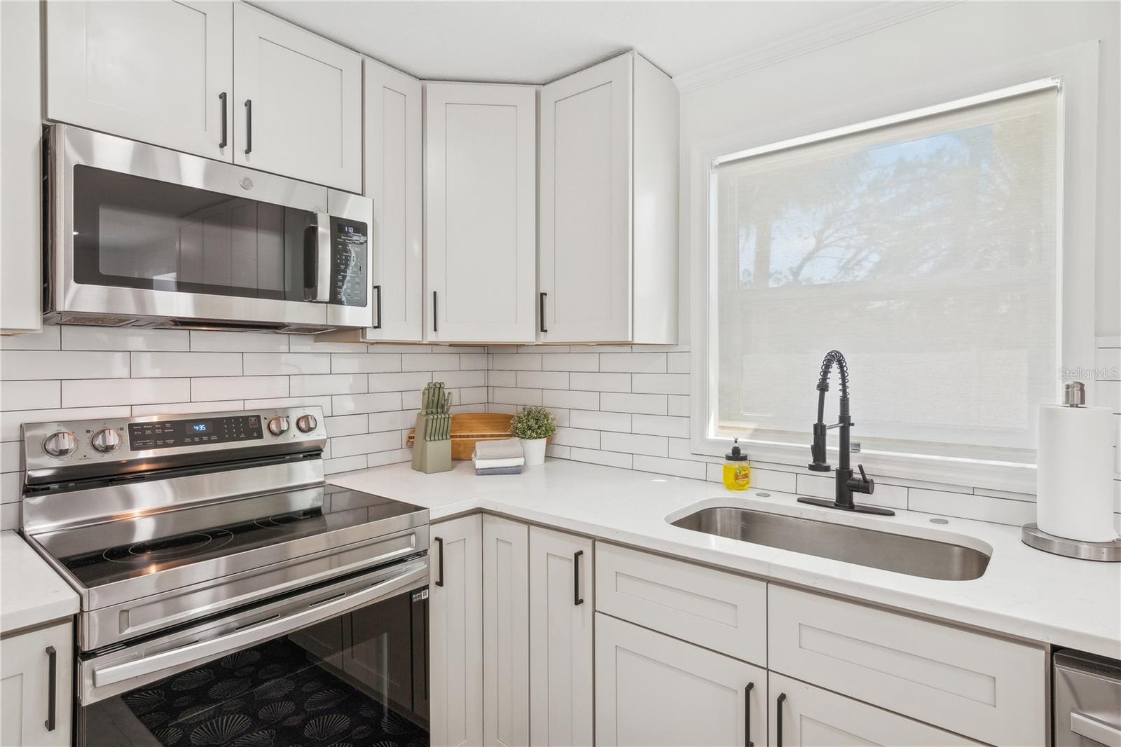 578-580 COMPANION WAY