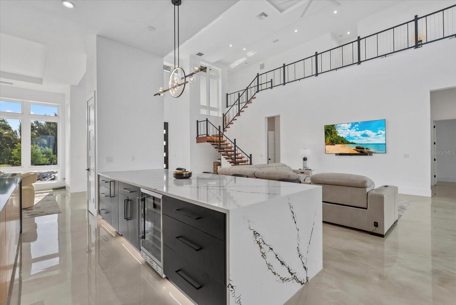 614 BAYSHORE DR