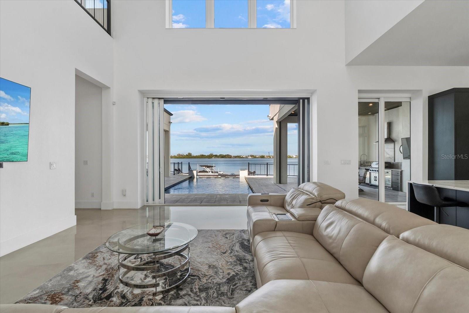 614 BAYSHORE DR