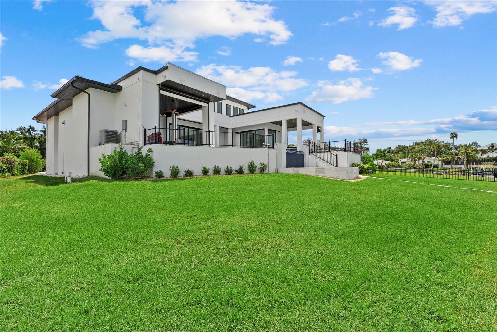 614 BAYSHORE DR