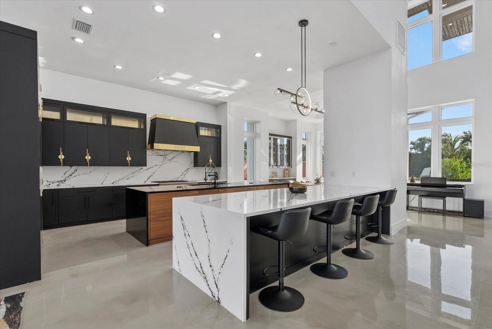 614 BAYSHORE DR