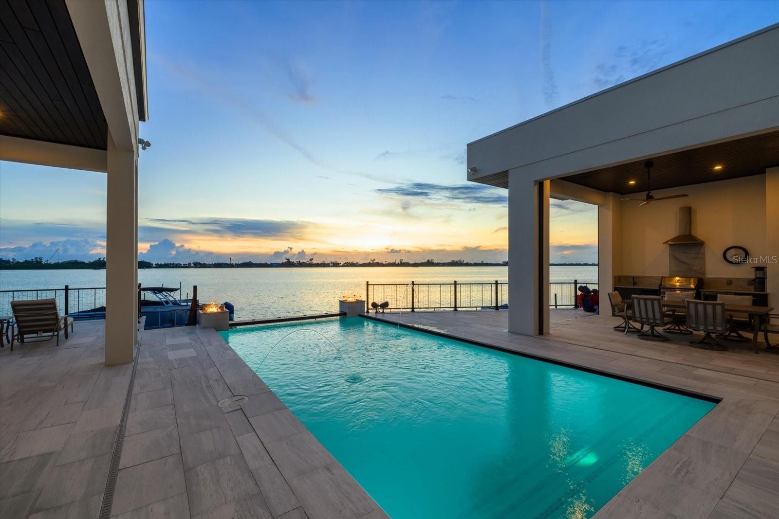 614 BAYSHORE DR