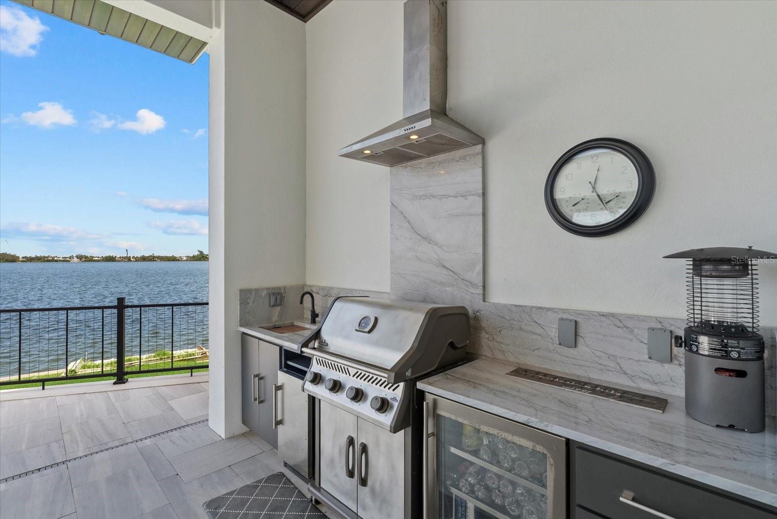 614 BAYSHORE DR