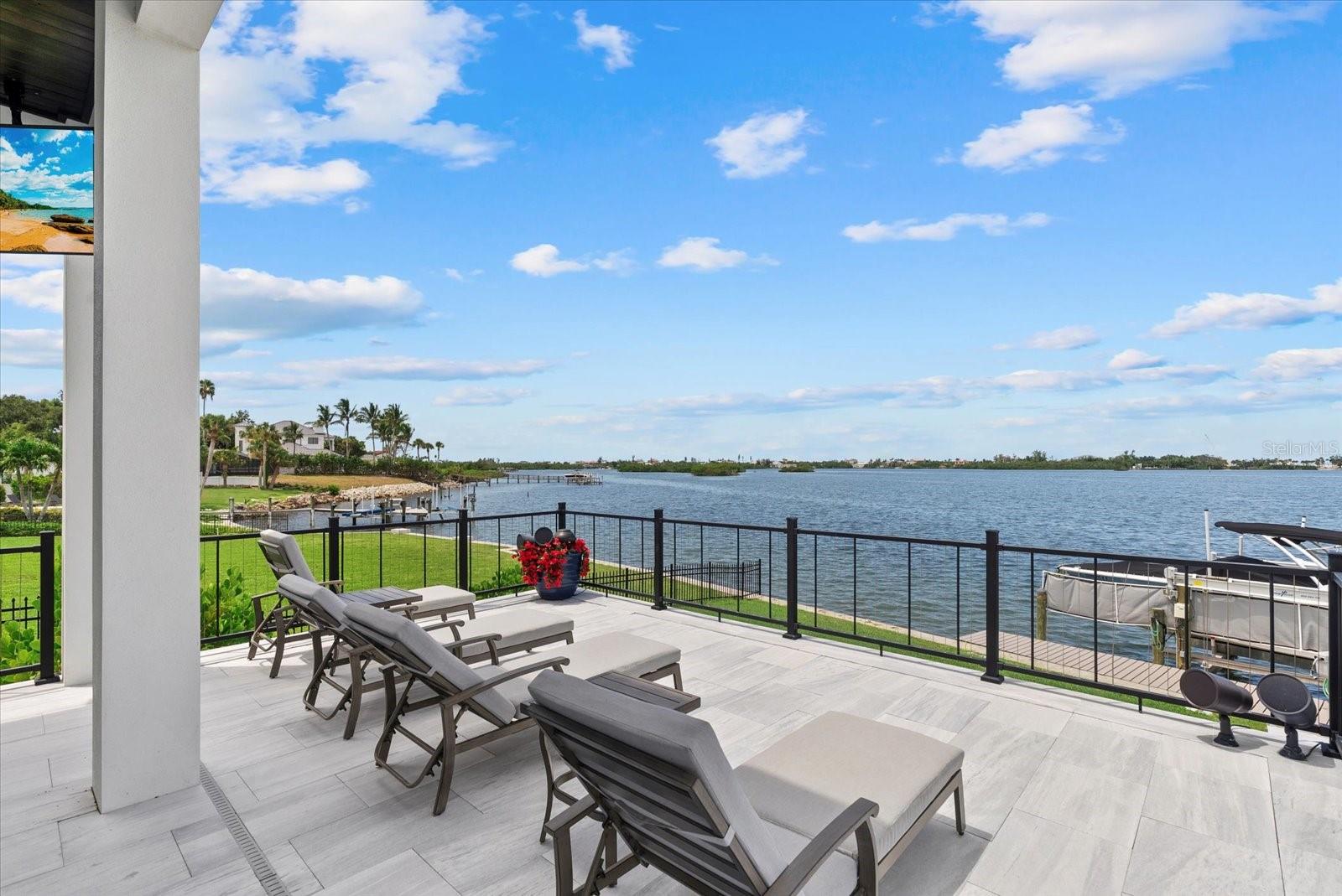 614 BAYSHORE DR