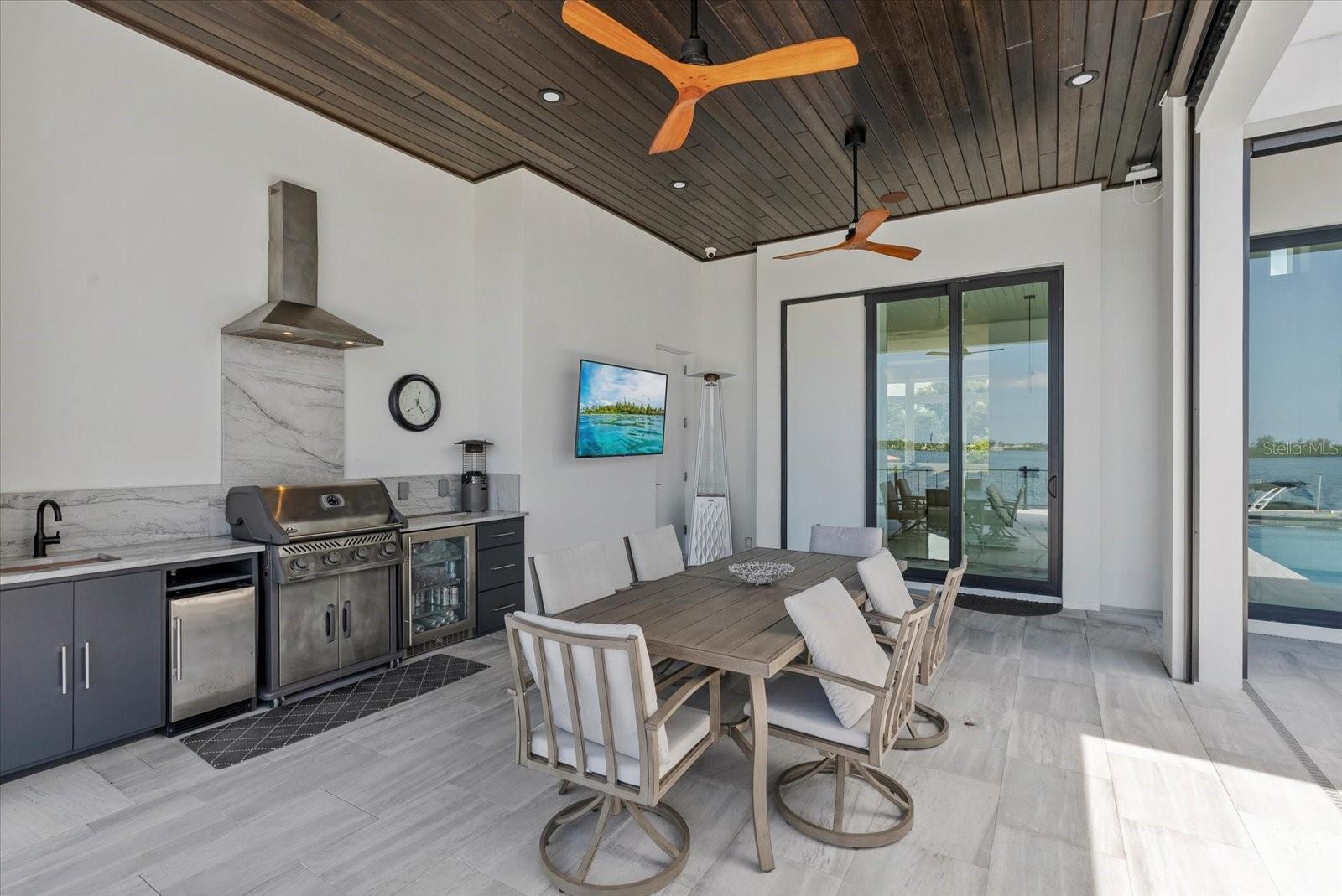 614 BAYSHORE DR