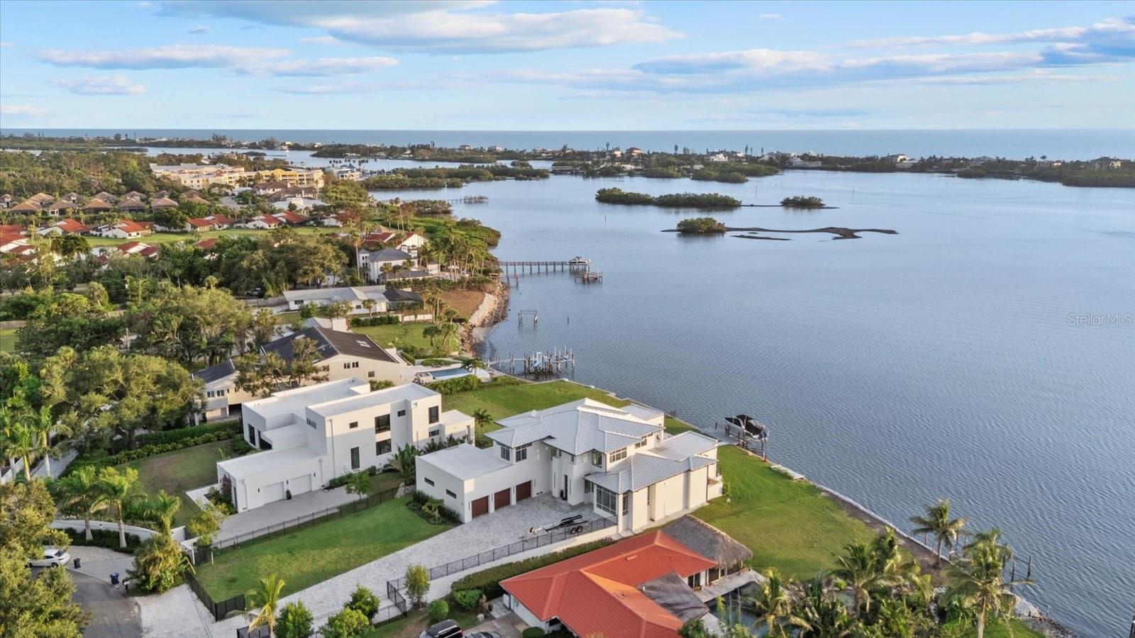 614 BAYSHORE DR