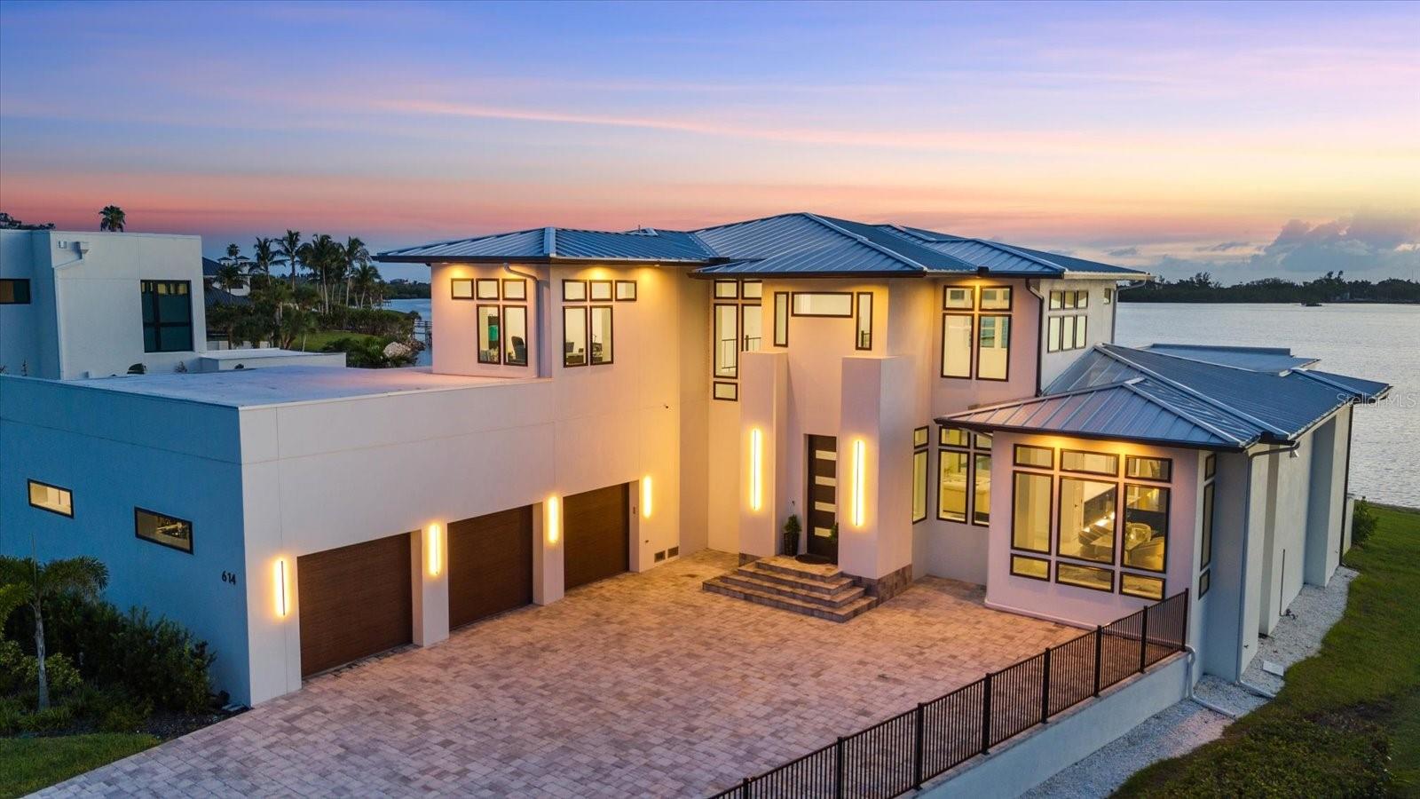 614 BAYSHORE DR