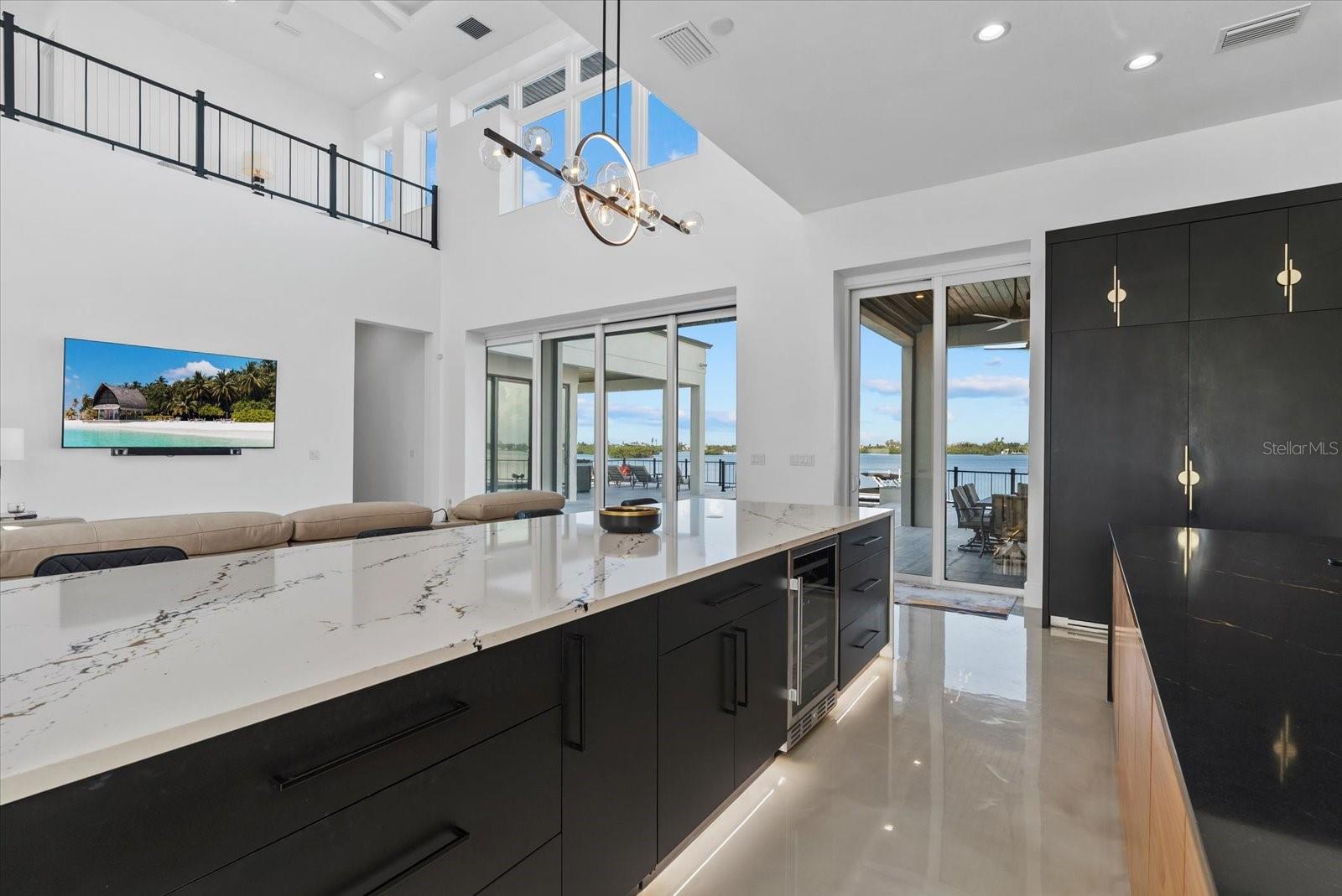614 BAYSHORE DR