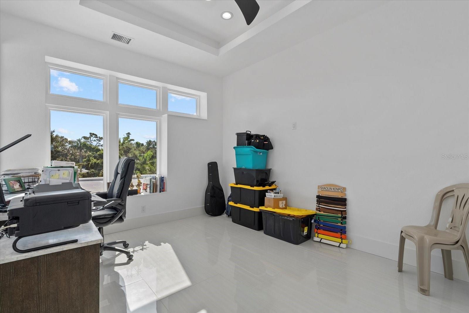 614 BAYSHORE DR