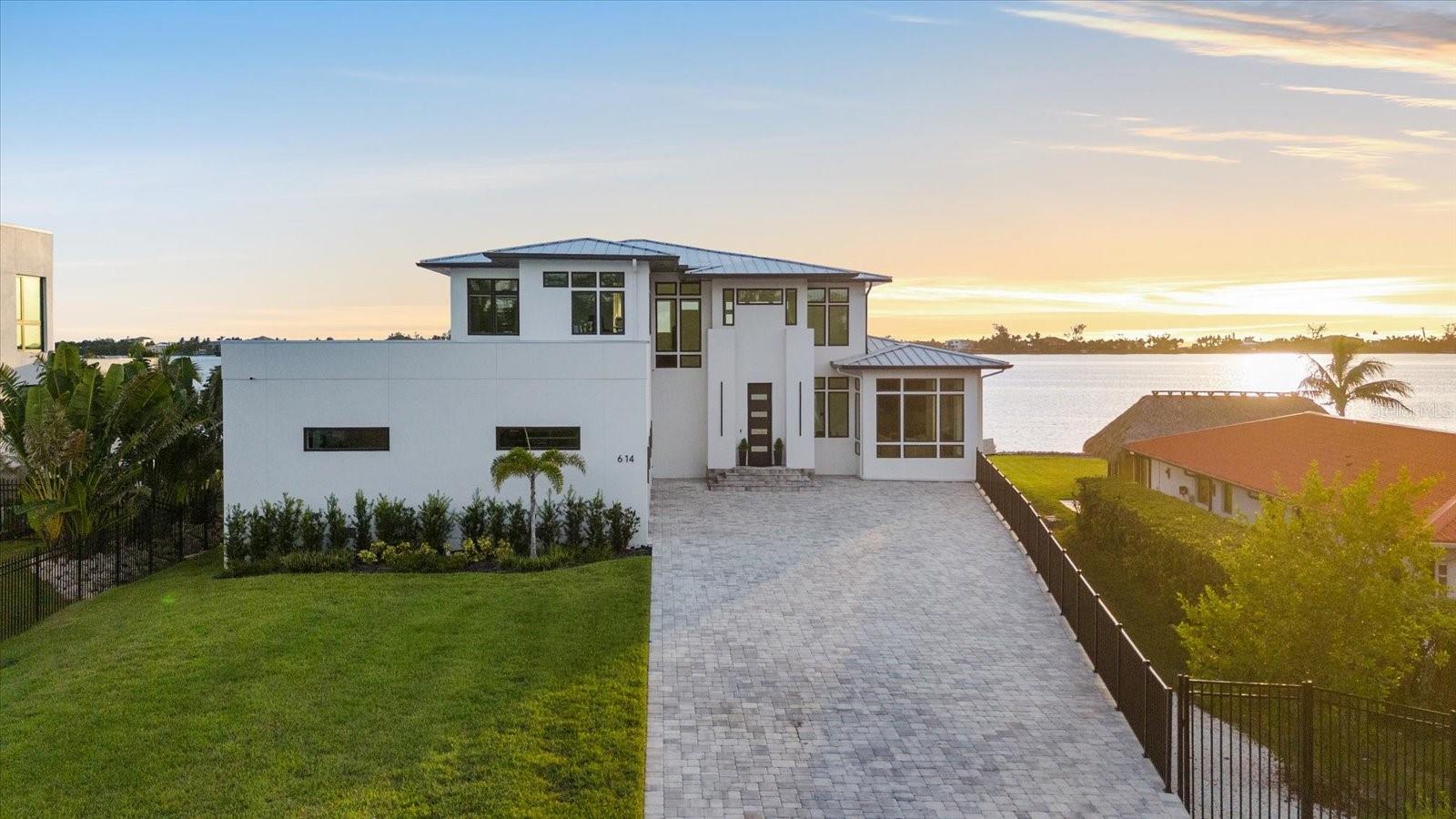 614 BAYSHORE DR