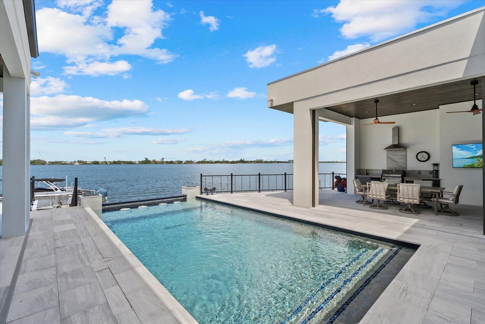 614 BAYSHORE DR