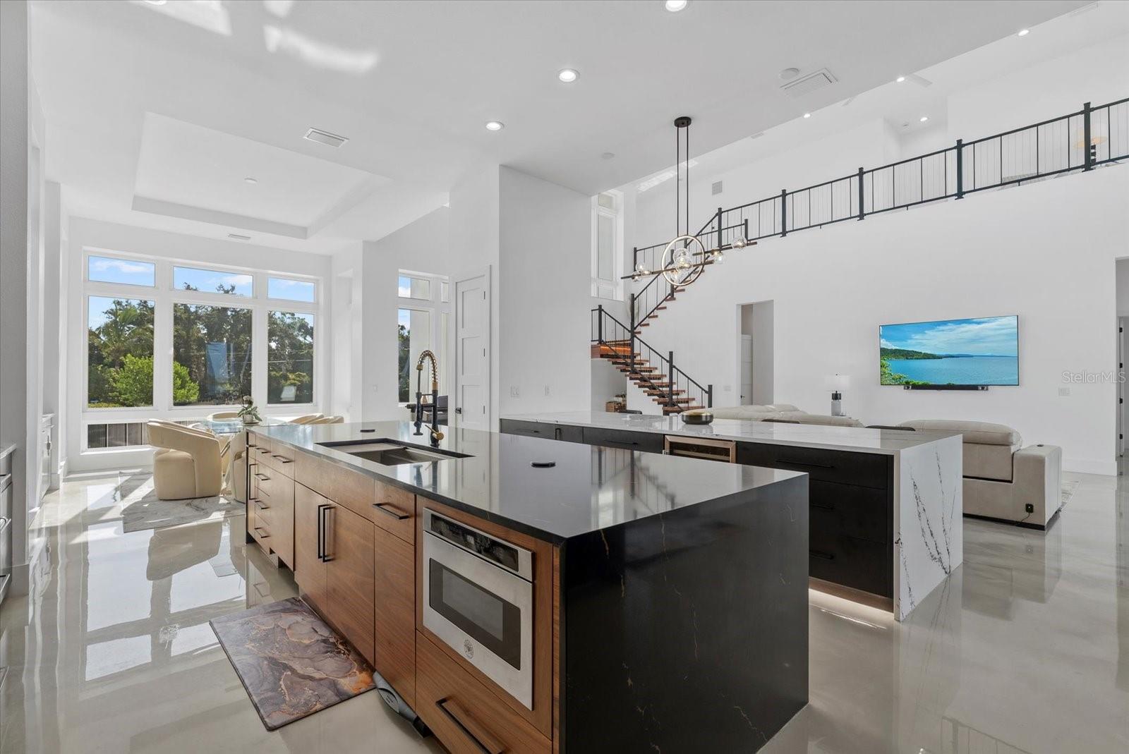614 BAYSHORE DR