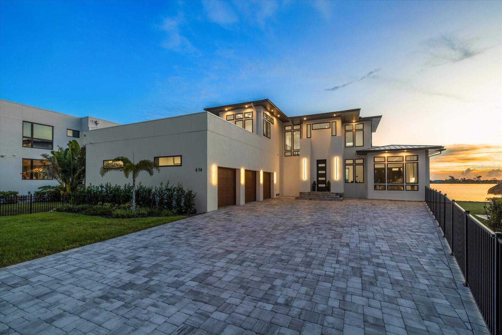 614 BAYSHORE DR