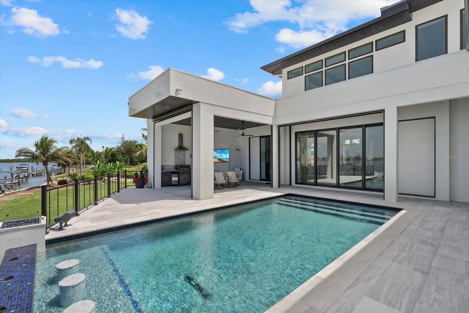 614 BAYSHORE DR