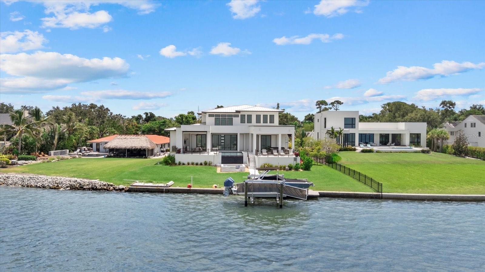 614 BAYSHORE DR