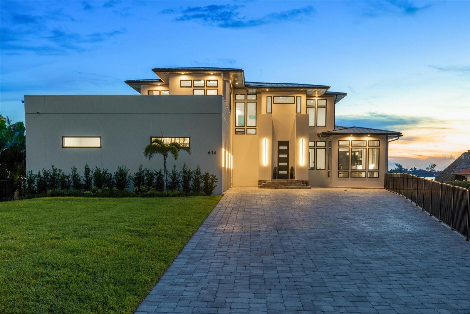 614 BAYSHORE DR