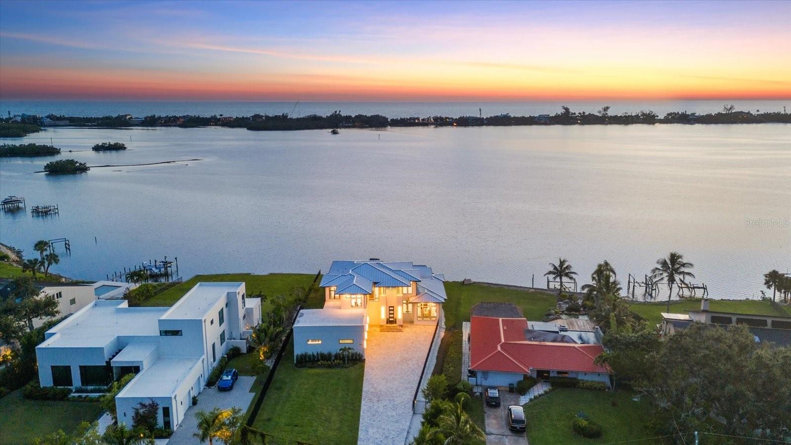 614 BAYSHORE DR