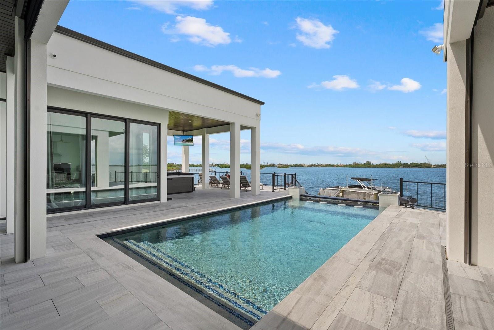 614 BAYSHORE DR