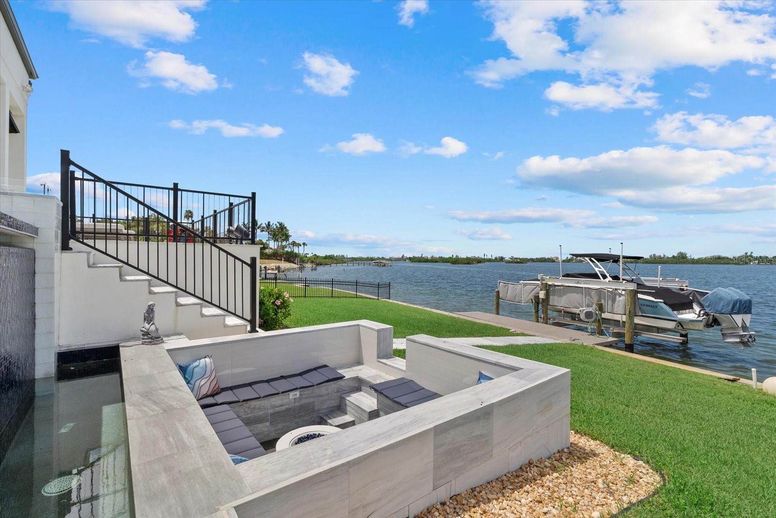 614 BAYSHORE DR