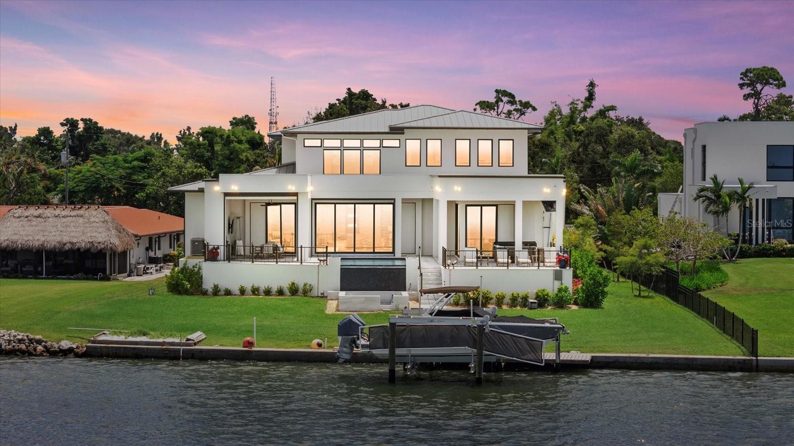 614 BAYSHORE DR