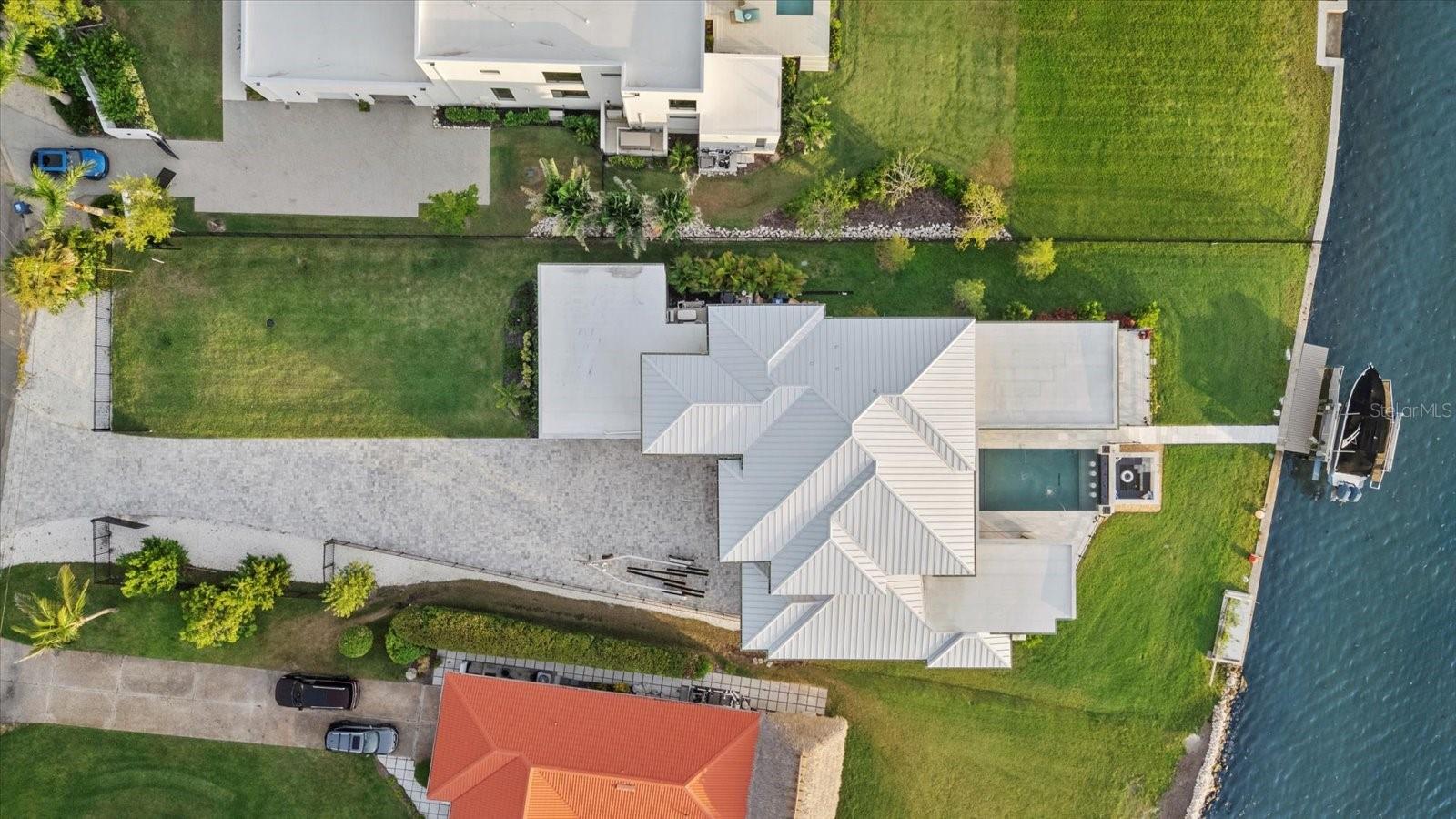 614 BAYSHORE DR