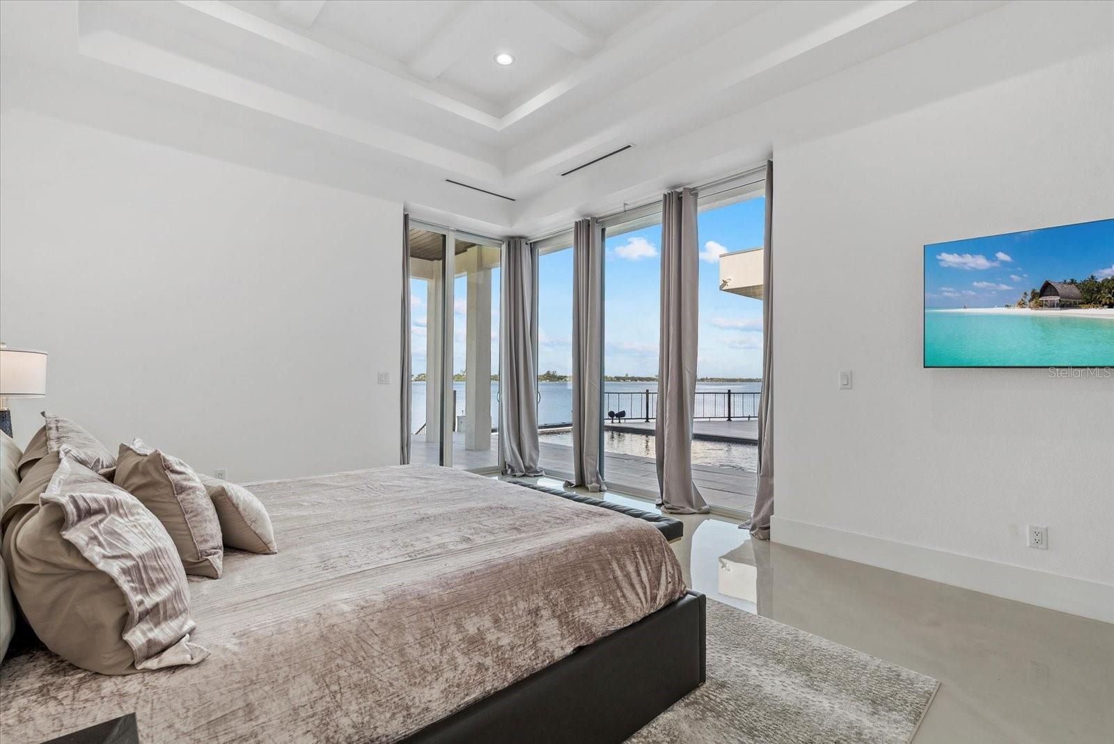 614 BAYSHORE DR