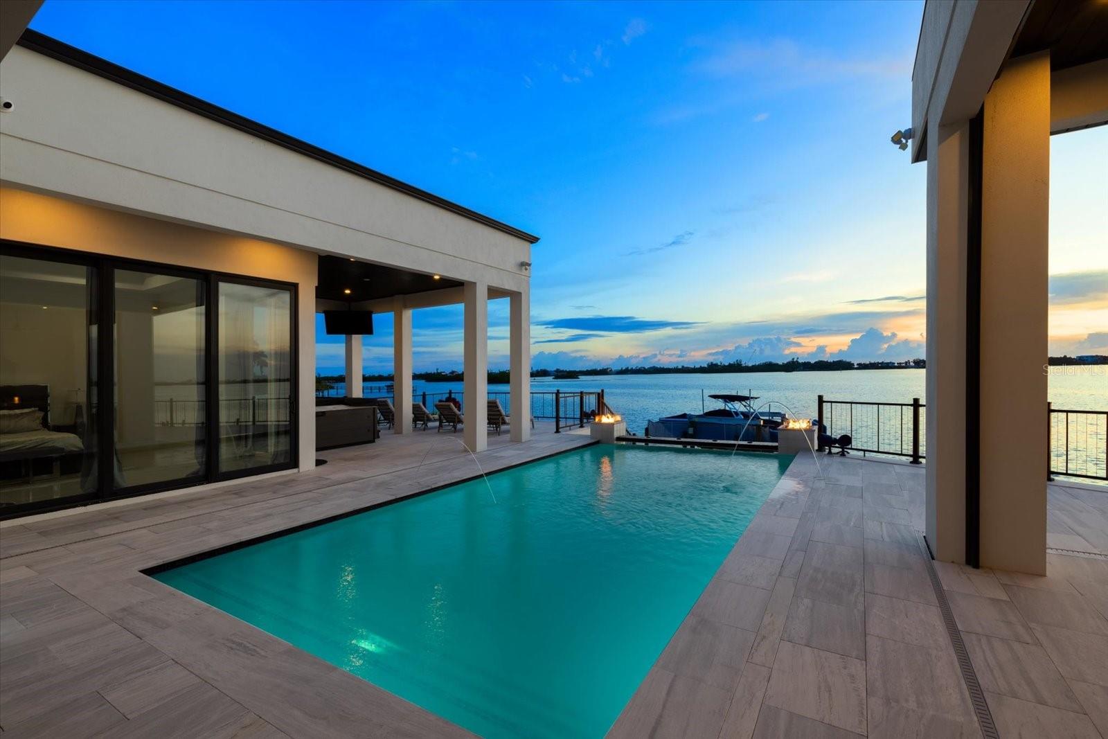 614 BAYSHORE DR