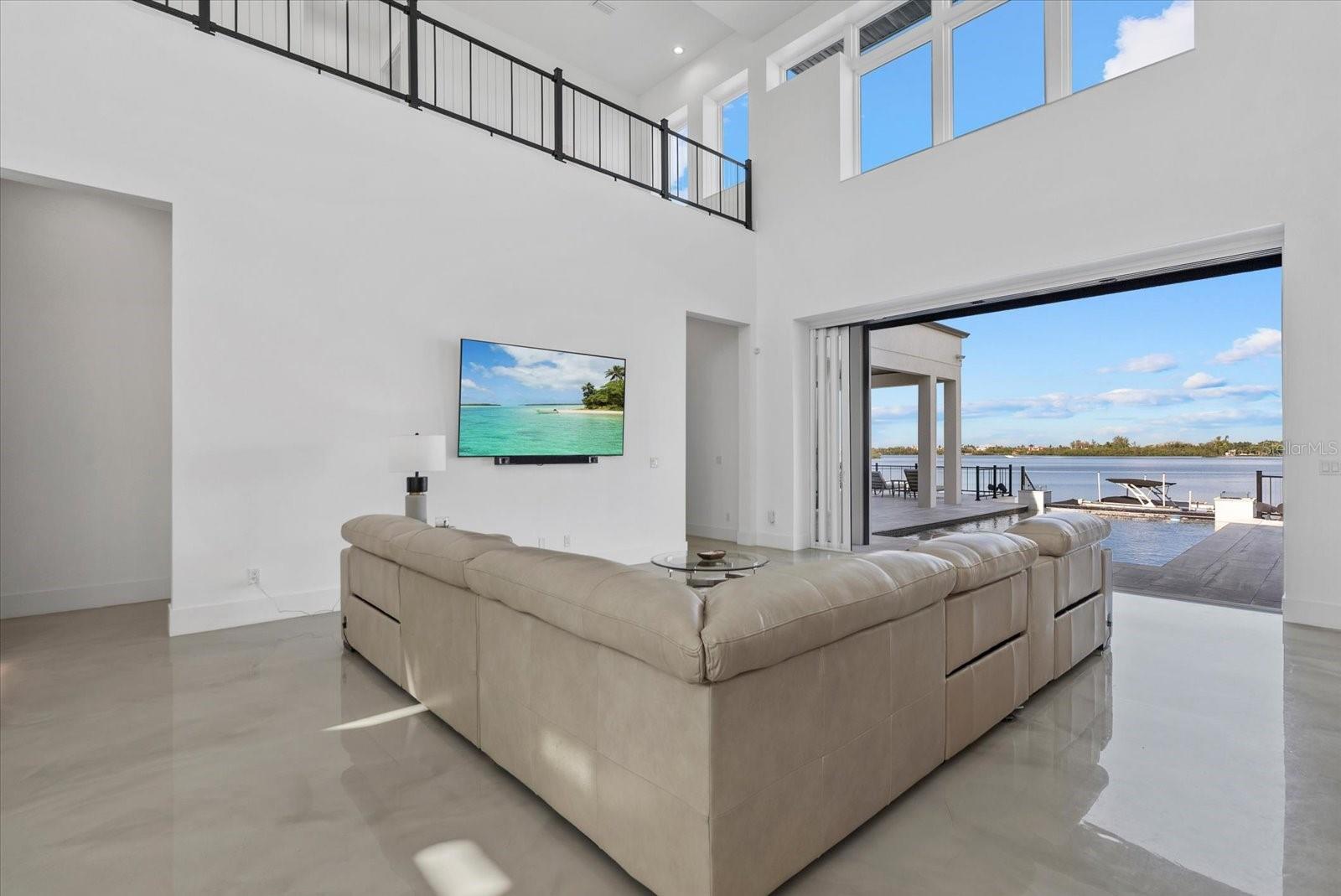 614 BAYSHORE DR