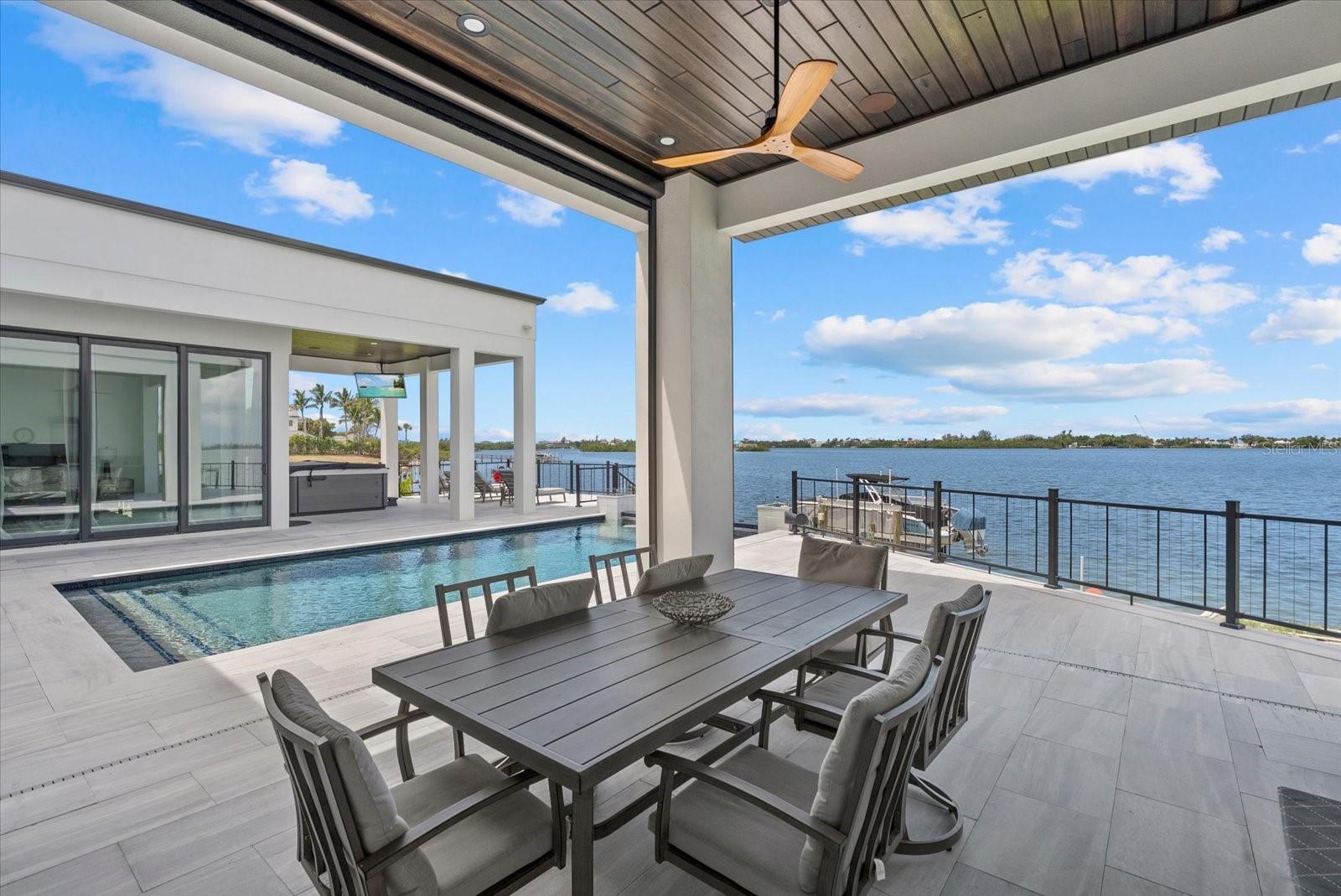 614 BAYSHORE DR