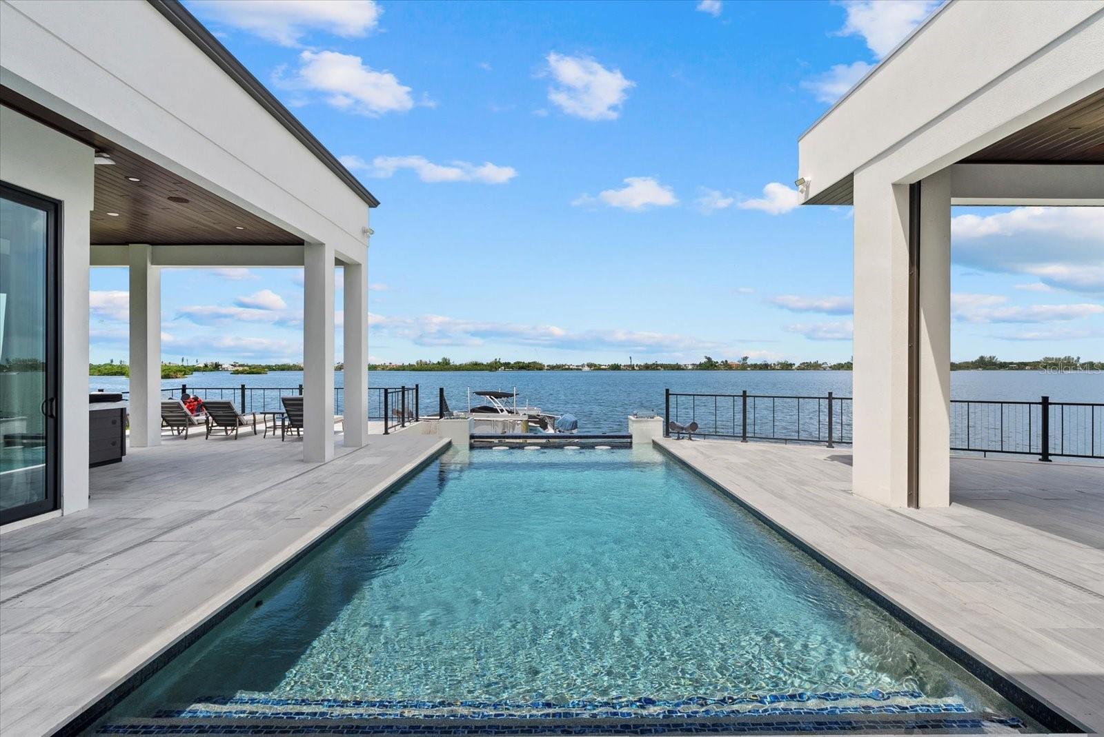 614 BAYSHORE DR