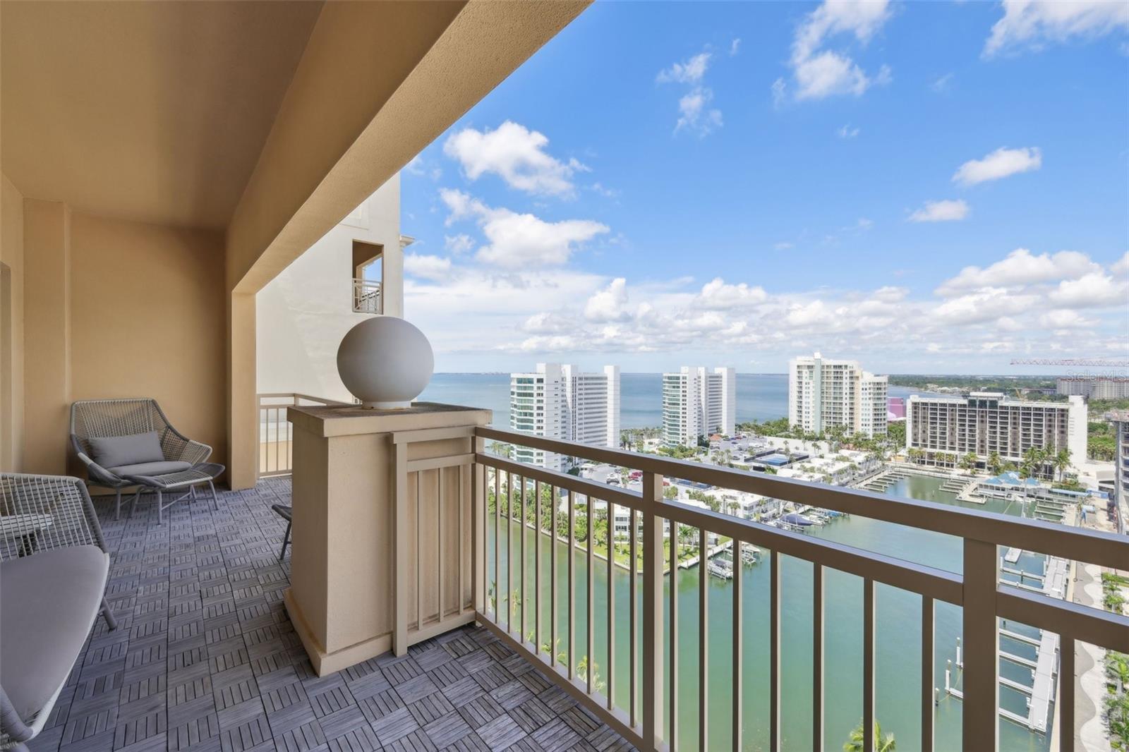 1111 RITZ CARLTON DR #1704