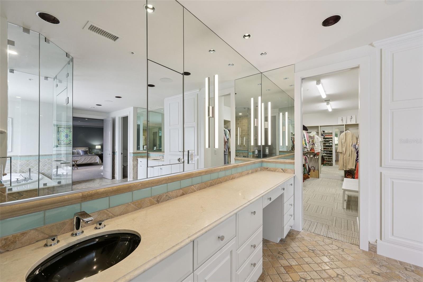 1111 RITZ CARLTON DR #1704