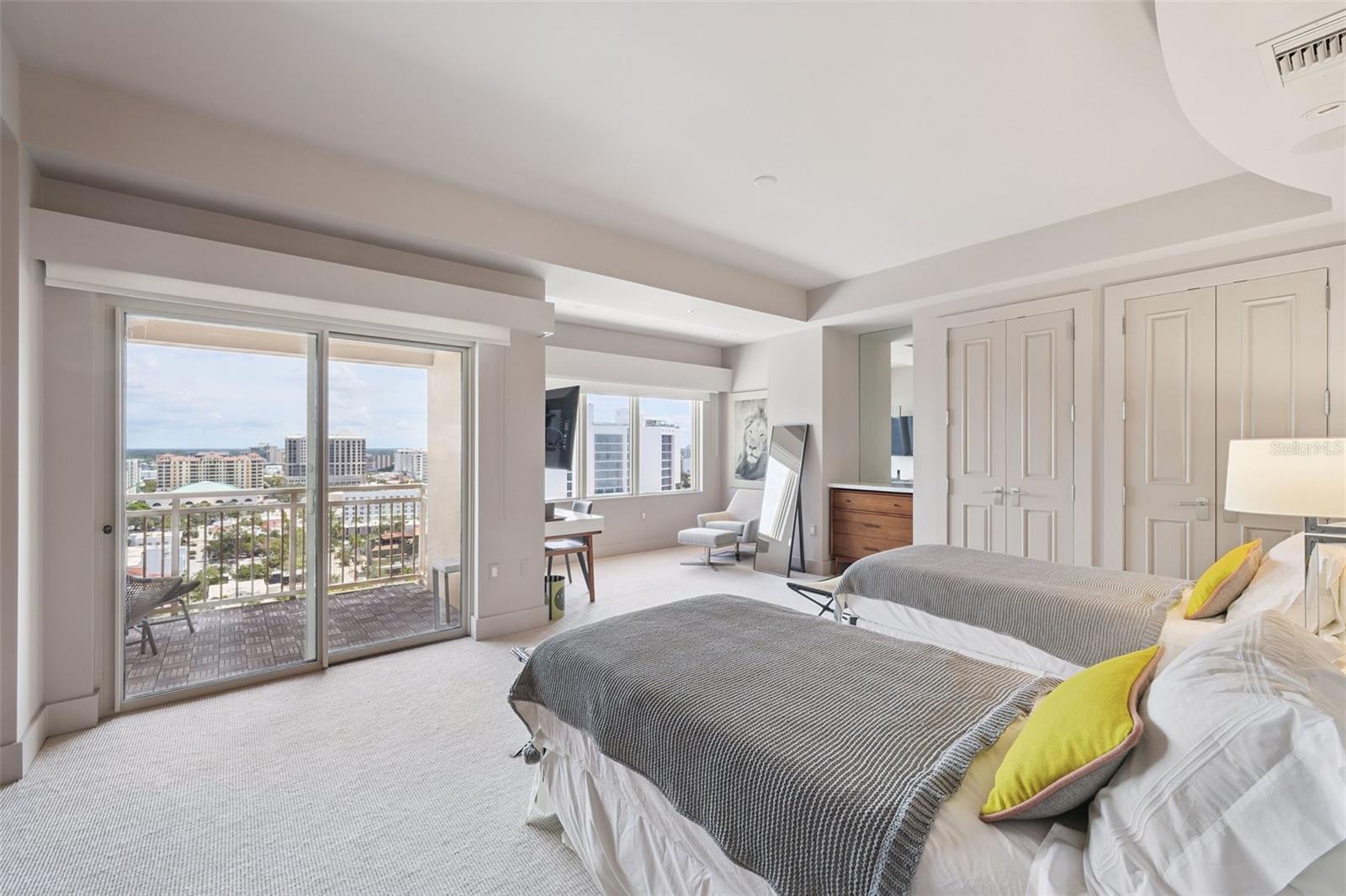 1111 RITZ CARLTON DR #1704