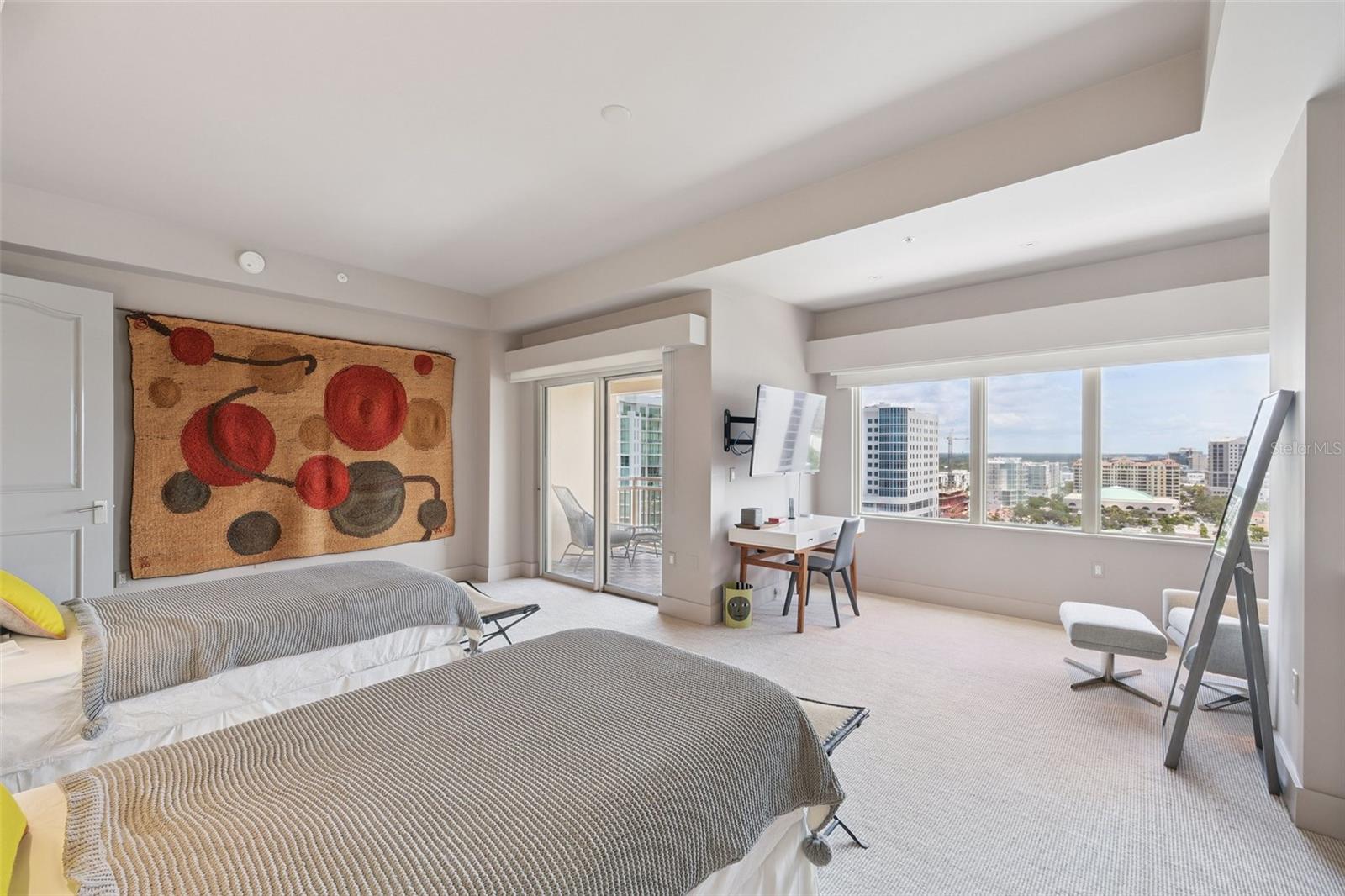 1111 RITZ CARLTON DR #1704