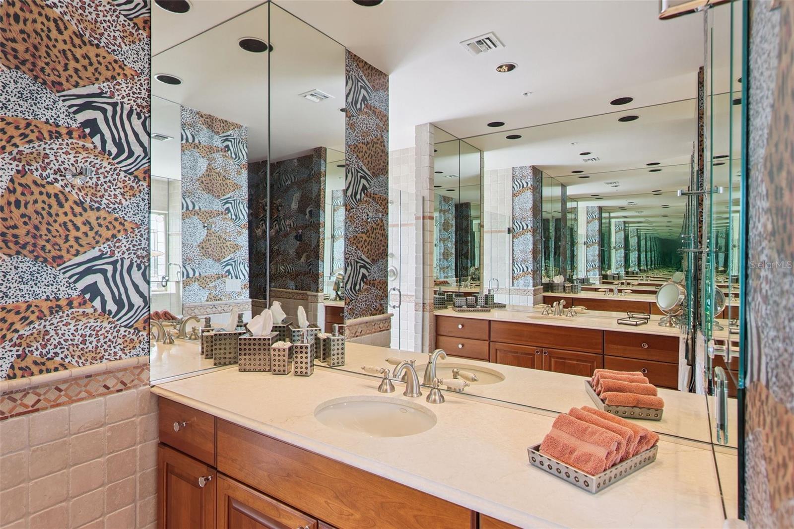 1111 RITZ CARLTON DR #1704