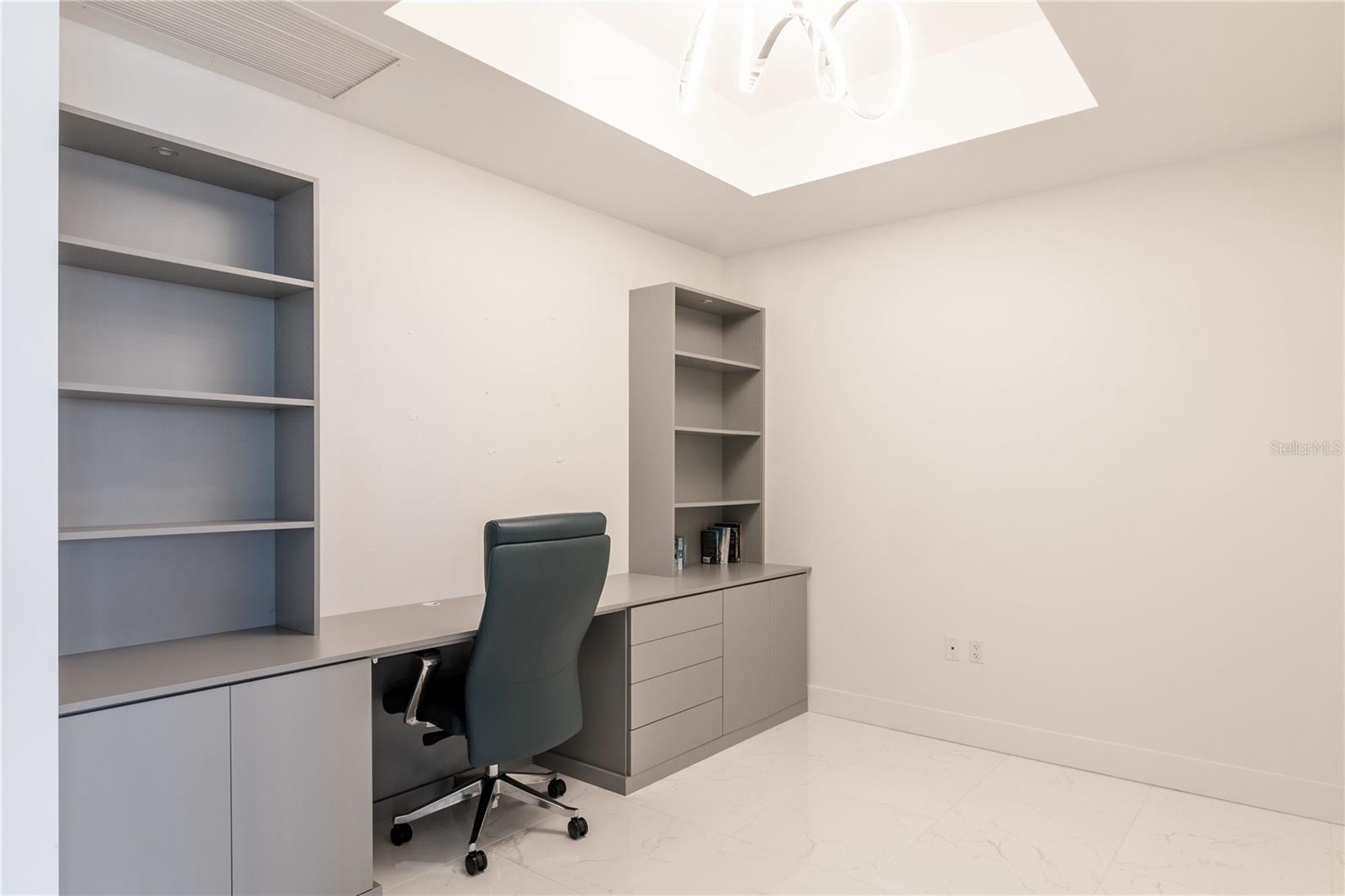 111 PINEAPPLE AVE S #1002