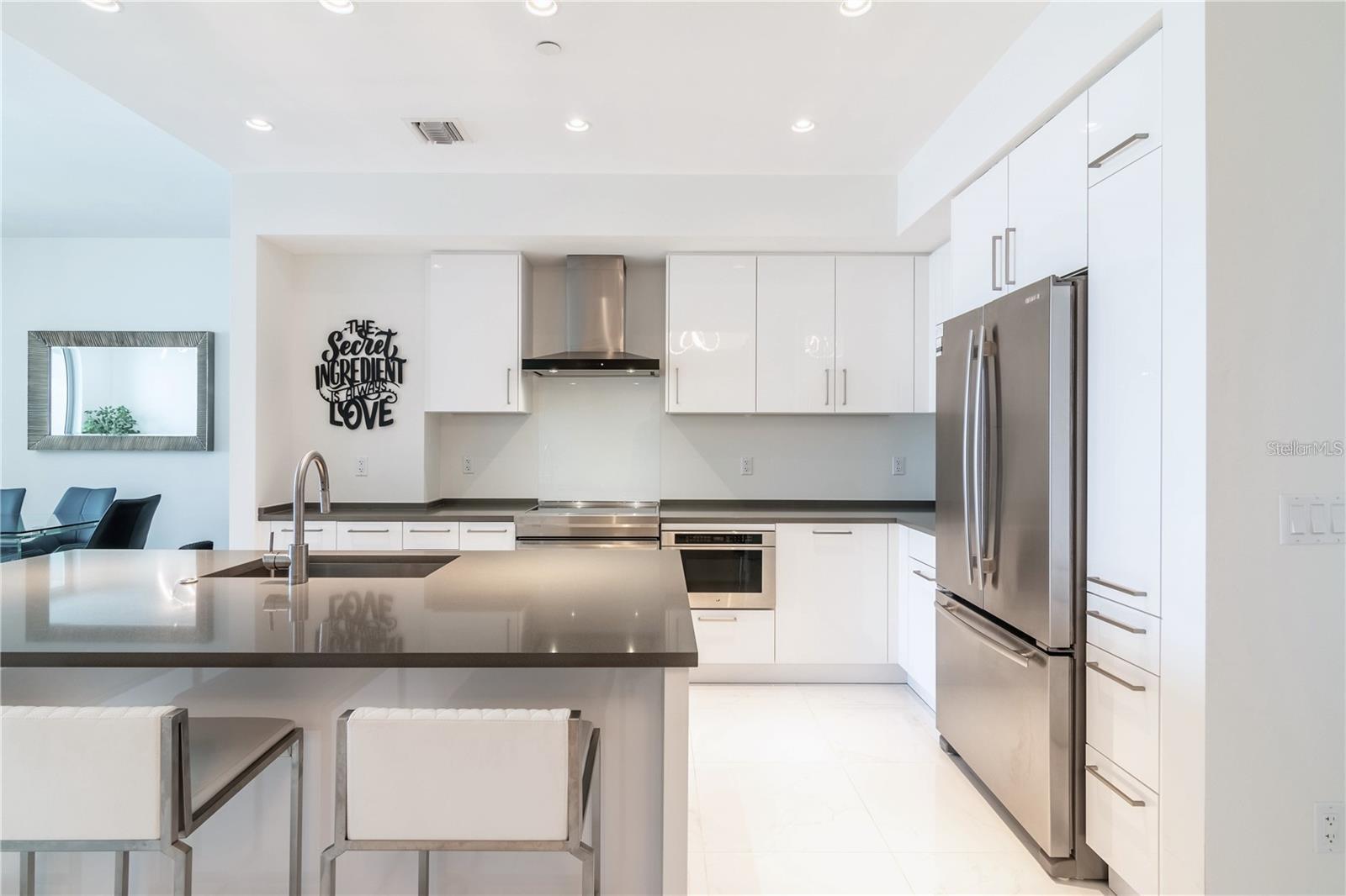 111 PINEAPPLE AVE S #1002