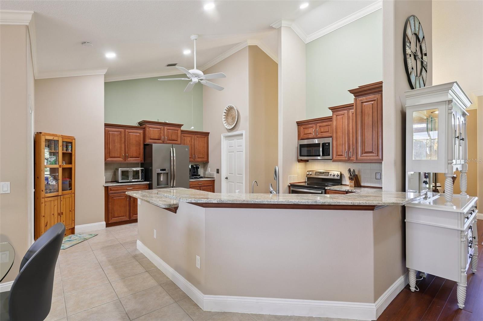 2002 PALM VIEW RD