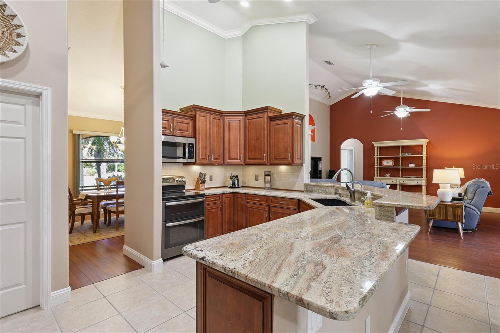 2002 PALM VIEW RD