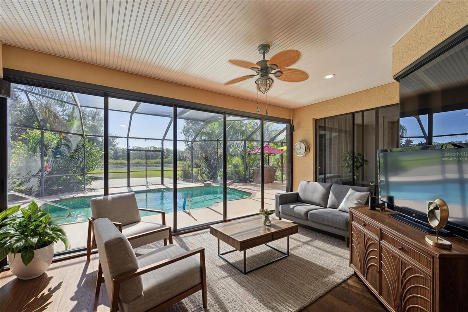 2002 PALM VIEW RD