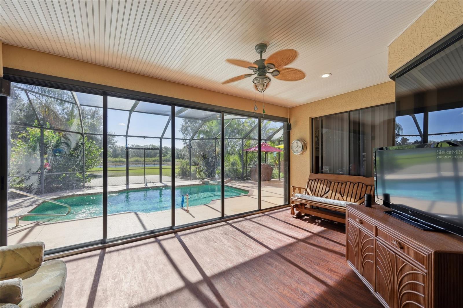 2002 PALM VIEW RD