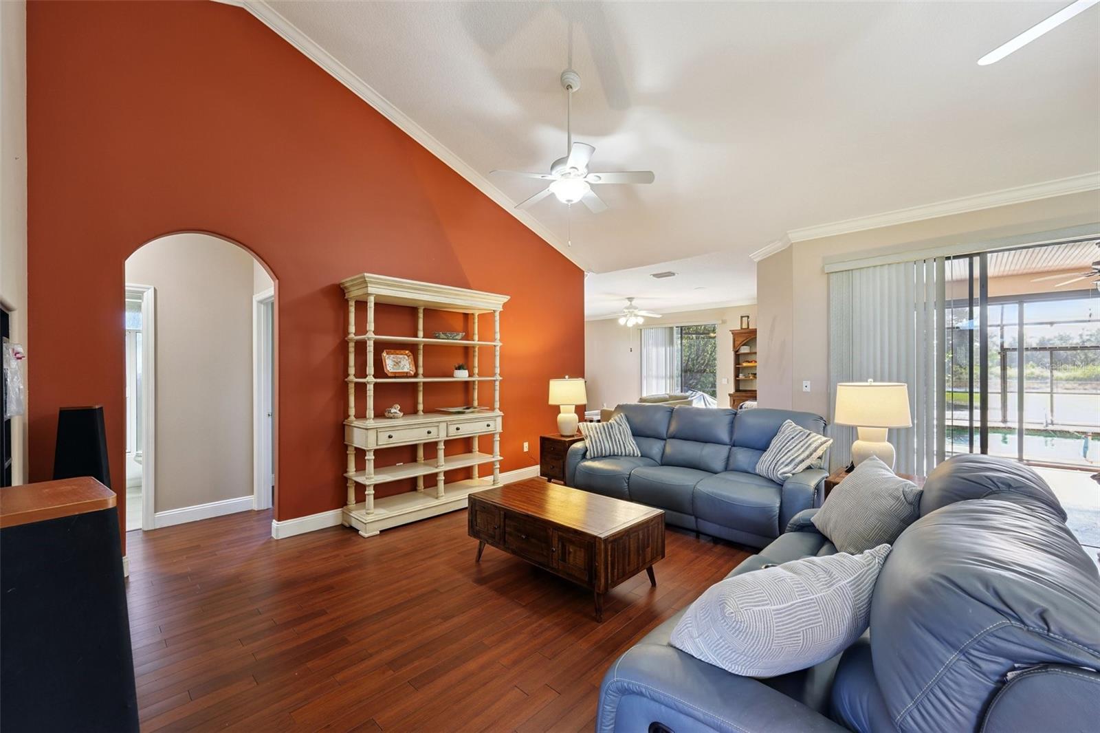 2002 PALM VIEW RD