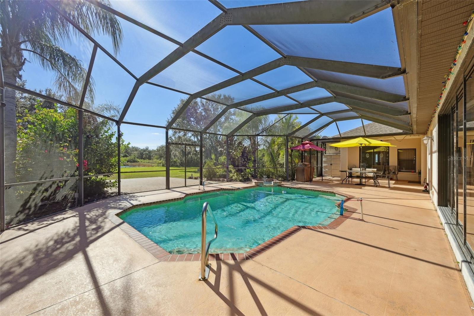 2002 PALM VIEW RD